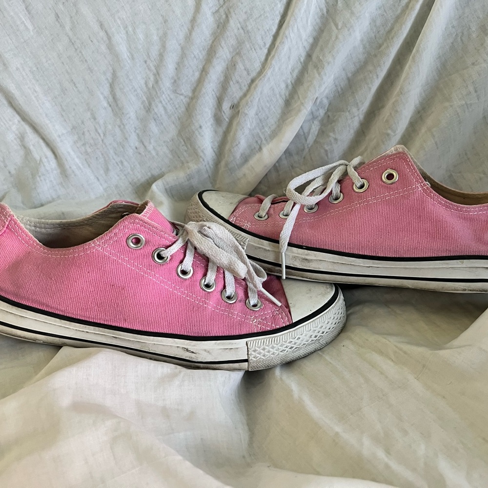 Converse All Stars in bubble gum pink